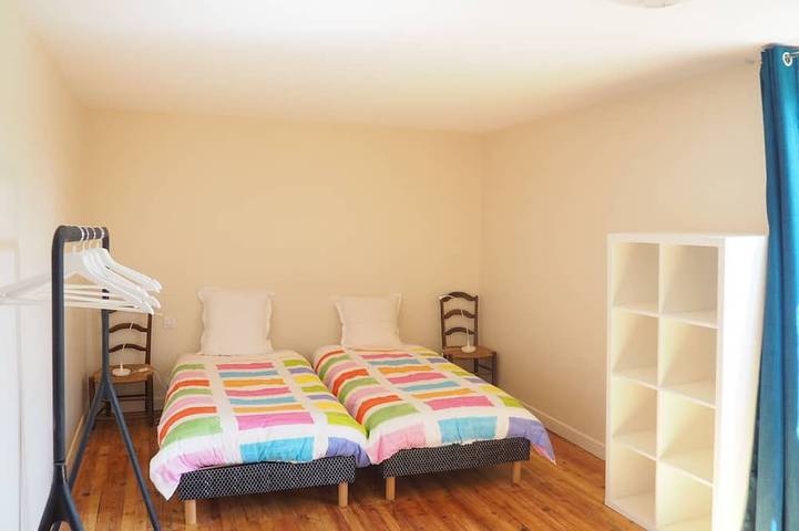 Location de vacances pour 8 personnes, avec jardin et piscine à Azay-le-Brûlé - 2