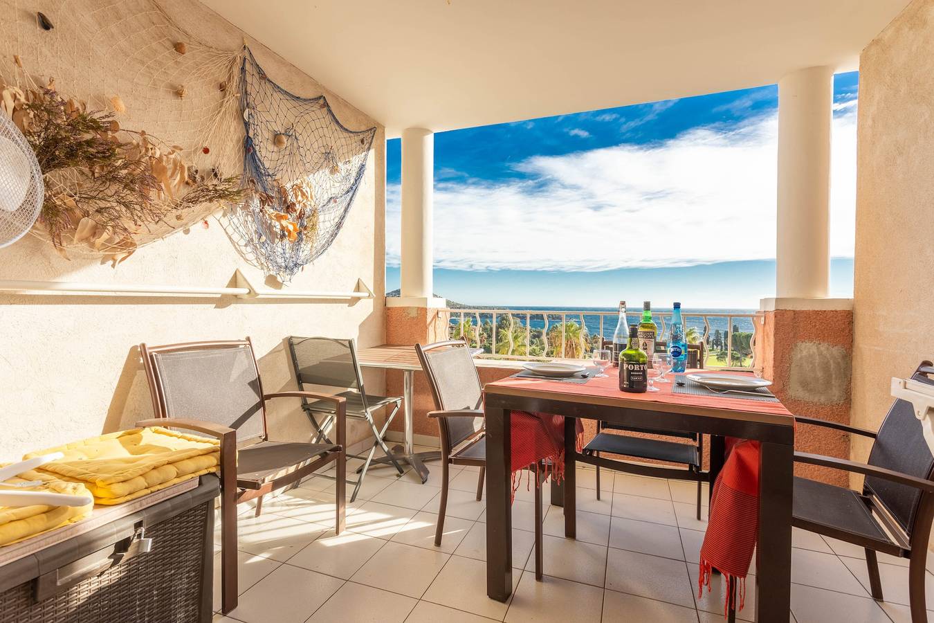 Appartement entier, Appartement 'Cap Esterel St Raphaël' avec Vue Mer, Piscine Commune et Terrasse Privée in Cap Estérel, Saint-Raphaël