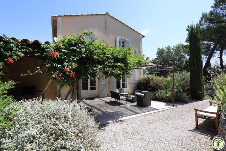 Gîte für 6 Personen, mit Terrasse und Garten sowie Pool und Ausblick