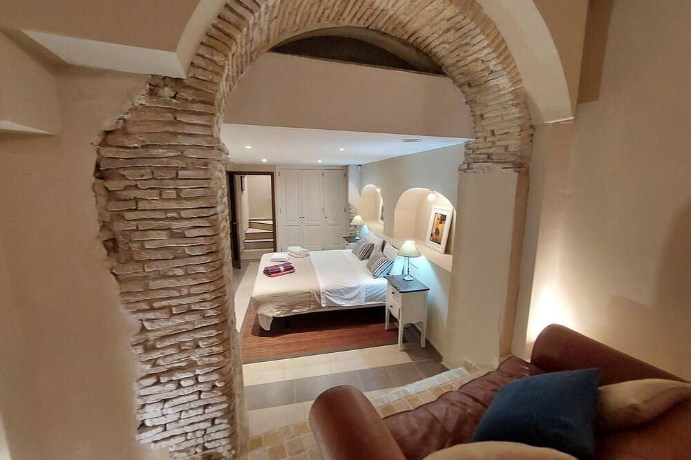 Medina Sidonia, luxury historic modern townhouse, pool, roofterraces, sea view. in Medina-Sidonia, Costa de la Luz