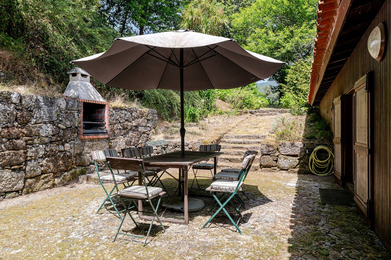 Country House 'Quinta De Amares' with Mountain View, Private Pool and Wi-Fi in Goães, Braga District