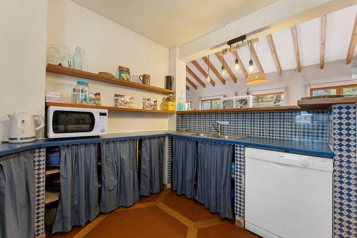 Gîte Mas Pepette 24 persone con piscina, jacuzzi e accesso al fiume in Vers-Pont-du-Gard, Nimes e dintorni