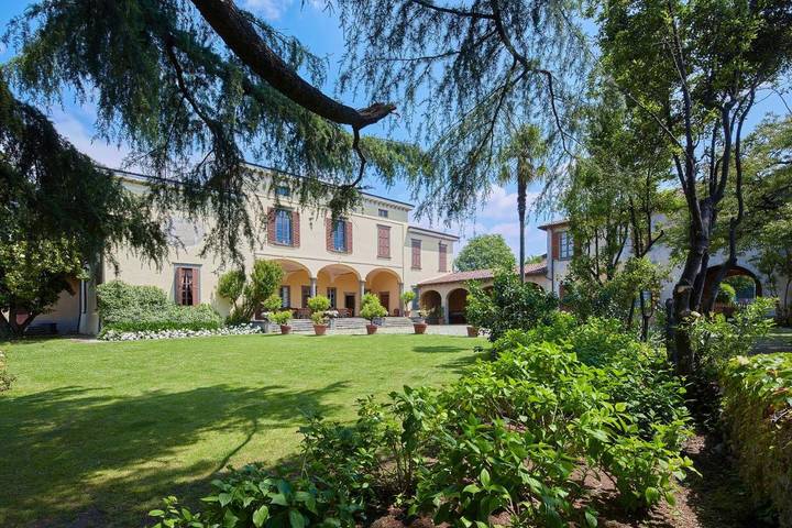 Villa für 20 Personen, mit Terrasse und Garten sowie Pool und Ausblick in Franciacorta