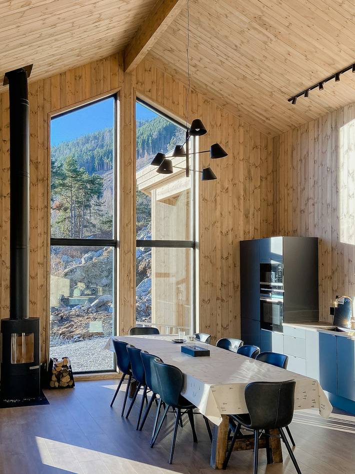 Feriehus for 10 personer, med Terrasse i Sognefjorden