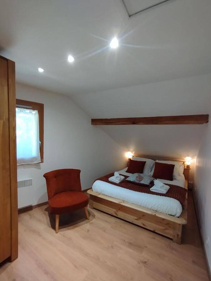 Gîte pour 4 personnes, avec jardin à Saint-Martin-de-Queyrières - 2