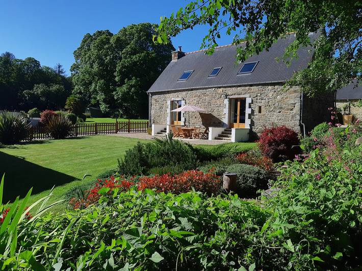 Gîte pour 4 personnes, avec piscine ainsi que jardin et terrasse