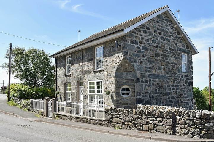 Cottage for 8 people, with garden, with pets in Dyffryn Ardudwy