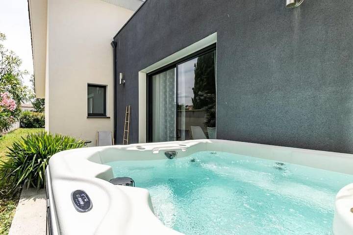 Location de vacances pour 8 personnes, avec jacuzzi et jardin, animaux acceptés à Montans - 2