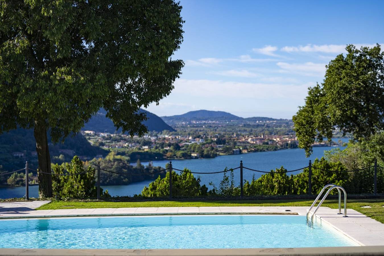 Casa Vacanza per 8 Persone in Pilzone, Comune di Iseo