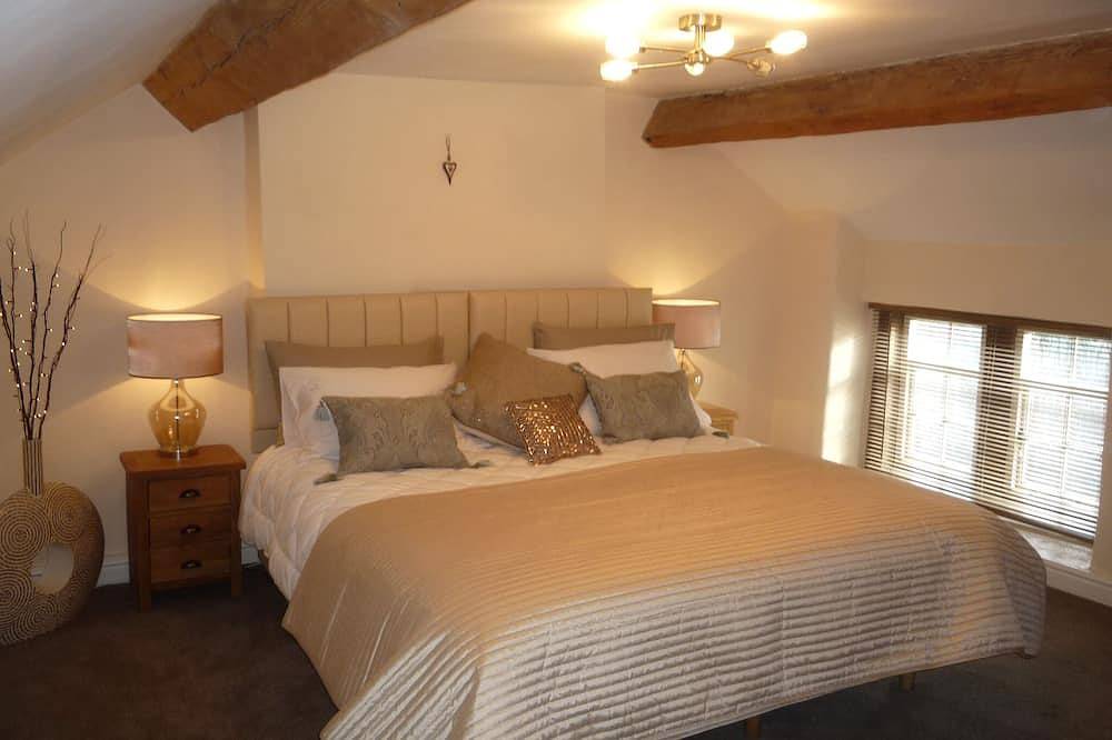 18th Century Grade ll Listed Weavers Cottage, Cromford nr Matlock in Cromford, Derbyshire