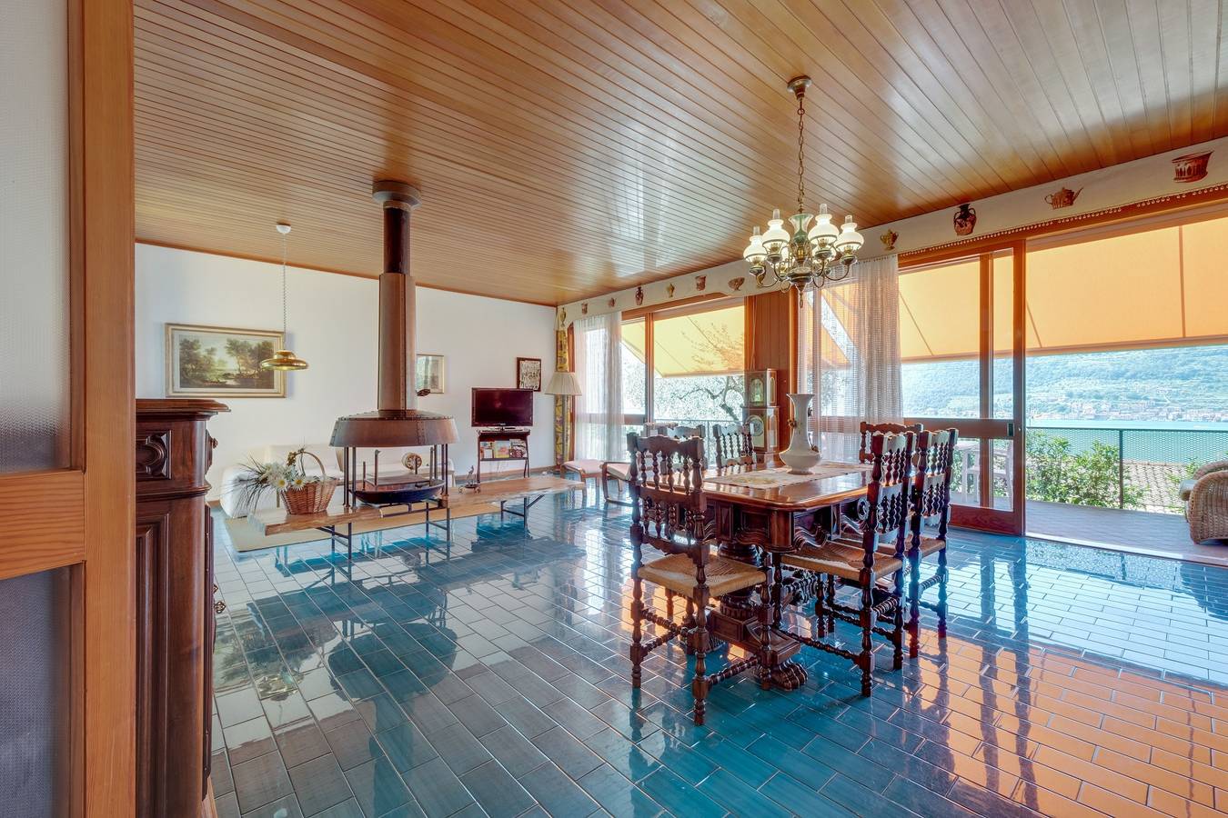 Villa Olivella in Sale Marasino, Catena Bresciana Occidentale
