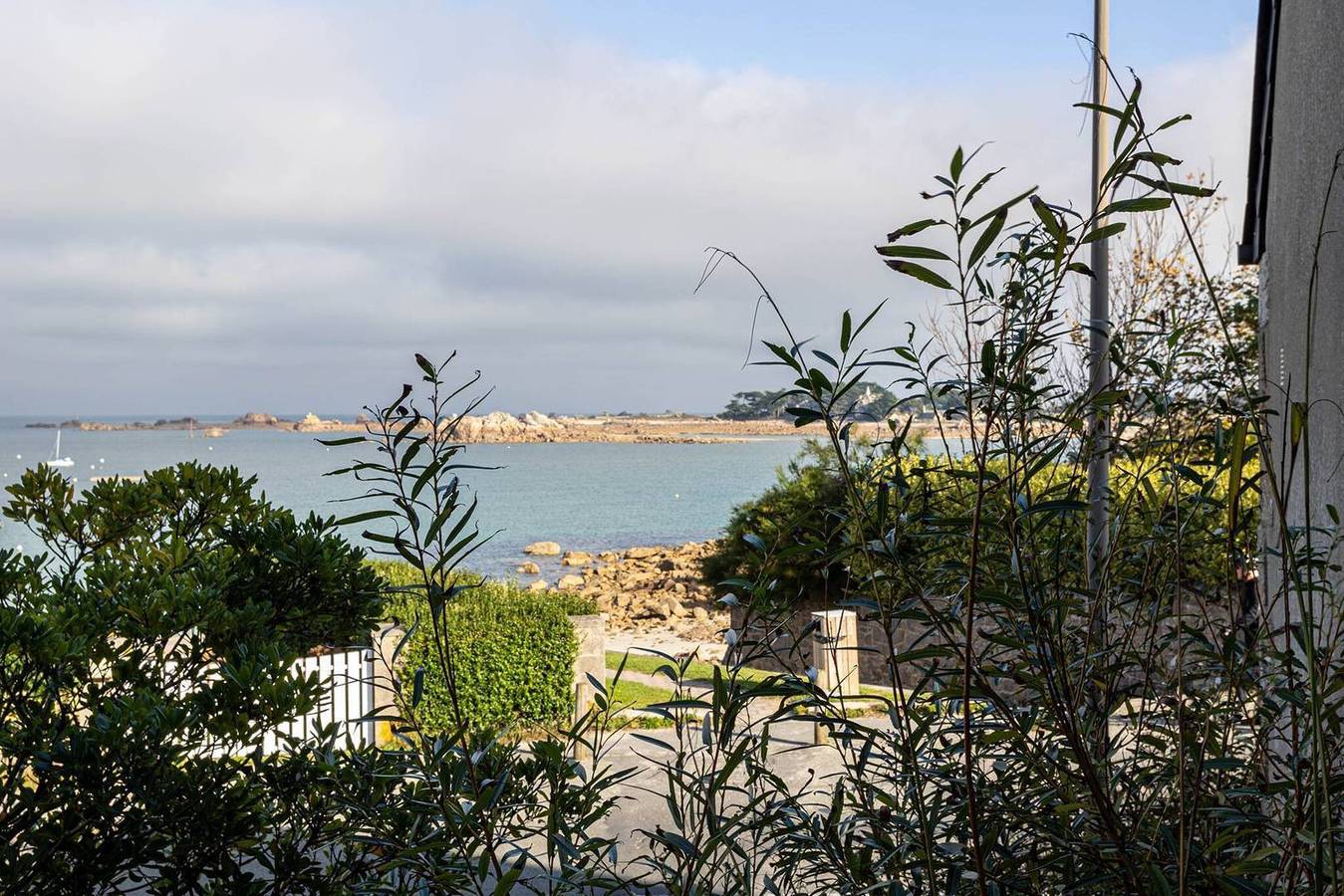 Hjem petite · Port Blanc Facing the sea in Port Blanc (Penvénan), Penvénan