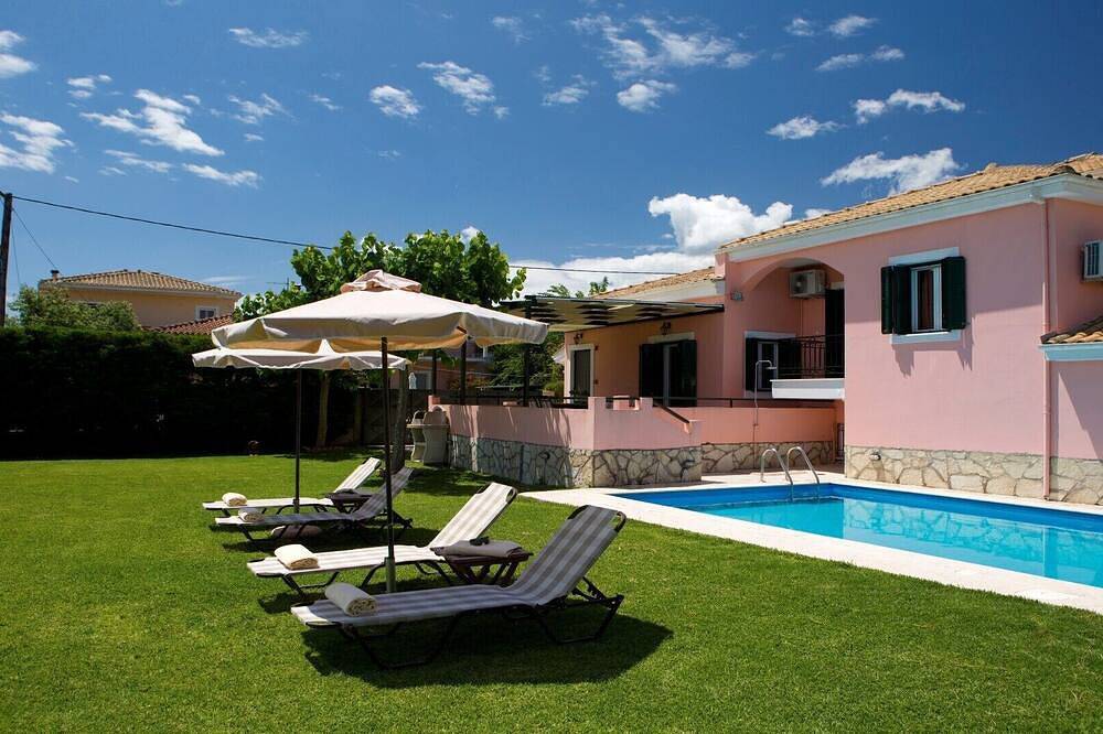 Villa Ioanna (Anthemis villas) - Piscine privée, jardin de 1000m2, aire de jeux pour ki in Kariotes, Grèce