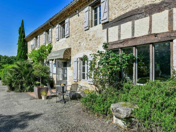 Hôtel pour 2 personnes, avec Terrasse ainsi que Jardin et Piscine à Maignaut-Tauzia
