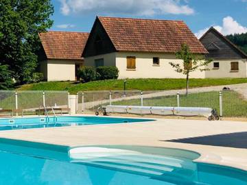 Gîte pour 6 personnes, avec terrasse et jardin, animaux acceptés à Lacapelle-Marival