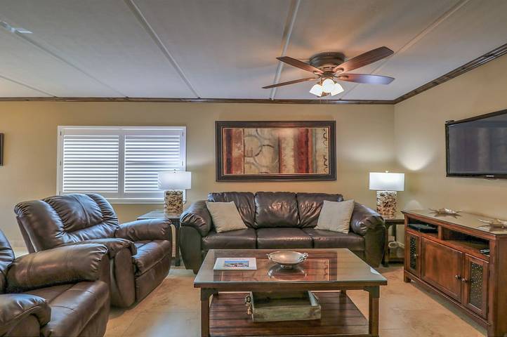 Beach rental for 12 people, with yard and hot tub as well as balcony, with pets in South Padre Island