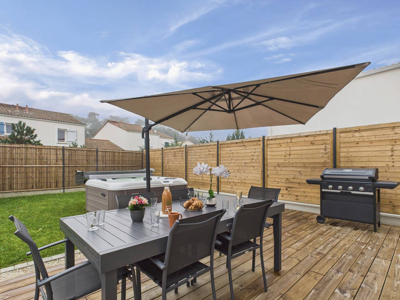 350m de la mer-Maison avec jardin/ jacuzzi pour 8 in Saint-Vincent-sur-Jard, Vendée