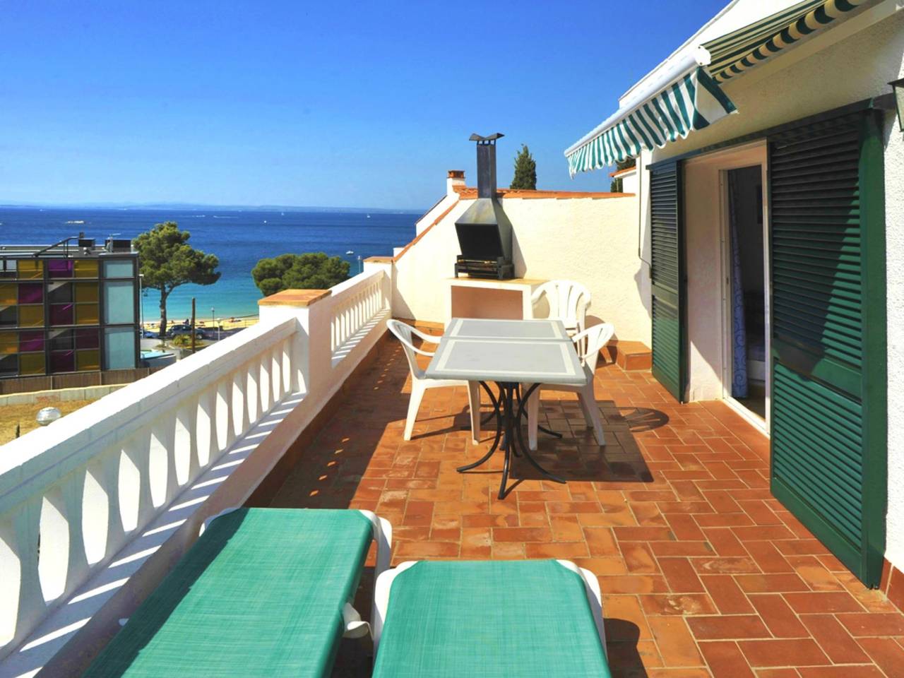 Apartamento vacacional entero, Apartamento de 1 dormitorio con Vistas al Mar a 50m de la playa. in Canyelles Petites, Roses