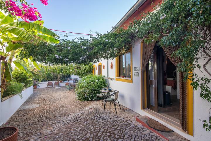 Maison de vacances 'Casa Ferrobo - Amy' avec piscine partagée, Wi-Fi et climatisation in District de Faro