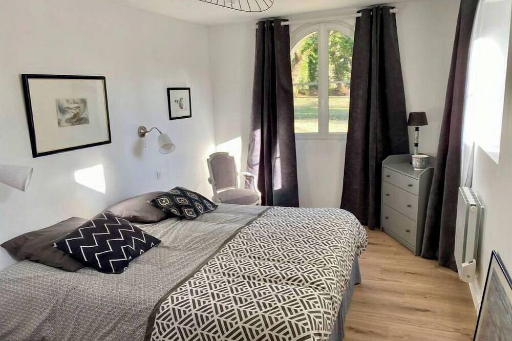 Charming home for 6. in Rauville-la-Bigot, Côte de la Déroute