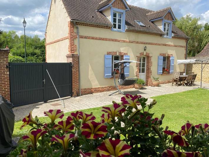 Gîte pour 4 personnes, avec jardin et vue dans Abbaye de Saint-Arnoult