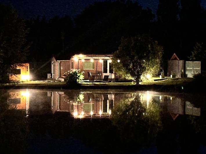 Gîte pour 4 personnes, avec vue ainsi que vue sur le lac et jardin à Prouilly - 2