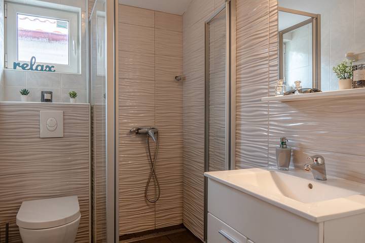 Villa pour 12 personnes, avec Terrasse ainsi que Jardin et Piscine dans Vir - 4