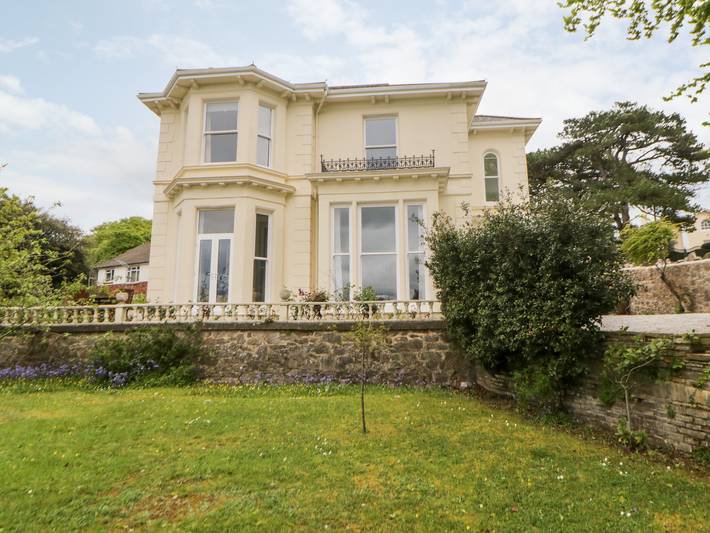 Cottage for 12 people, with Terrace and Garden in Torquay