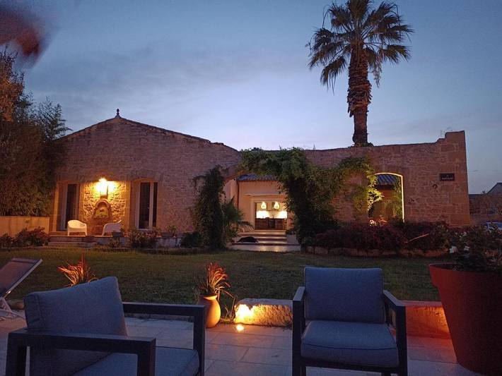 Location de vacances pour 12 personnes, avec terrasse et piscine à Uchaud - 2