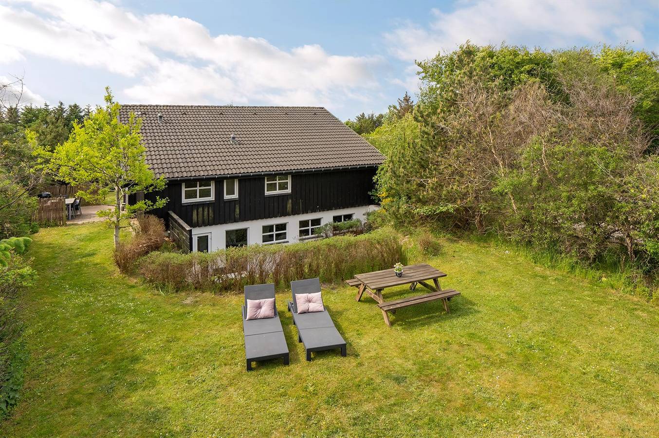 Beautiful home in Blokhus w/ 5 Bedrooms, Indoor swimming pool and Wifi in Blokhus, Jammerbugt