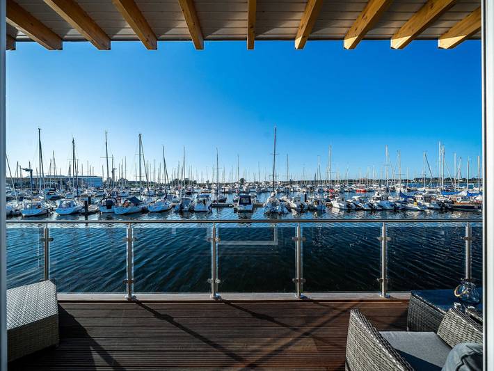 Boot für 4 Personen, mit Ausblick und Pool sowie Seeblick und Terrasse am Greifswalder Bodden - 3