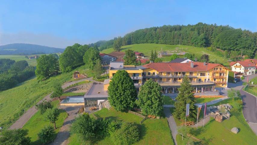 Hotel für 3 Personen, mit Balkon und Whirlpool sowie Terrasse und Garten in Schönberg (Bayern) - 2