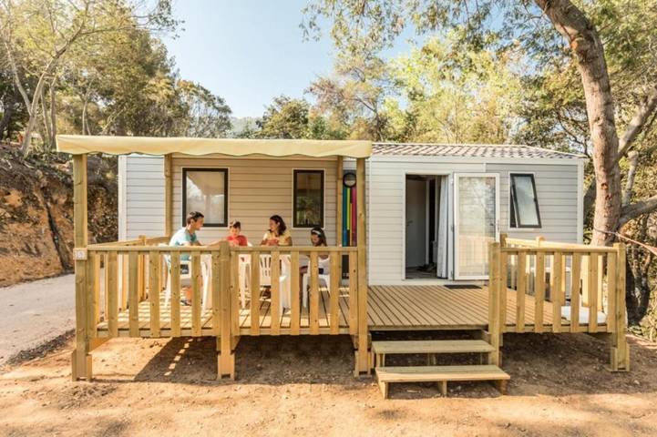Camping pour 6 personnes, avec piscine