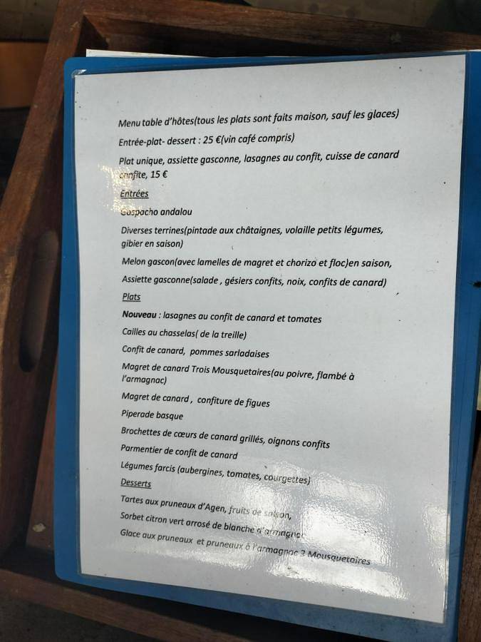 Chambre d’hôte pour 4 personnes, avec Terrasse et Jardin ainsi que Piscine et Vue