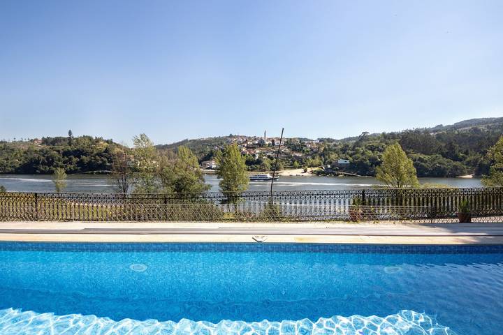 Ganze Wohnung, Ferienwohnung 'Porto Douro - 1' mit Gemeinschaftspool, gemeinsamer Terrasse und Wlan in Foz do Sousa e Covelo, Porto Distrikt