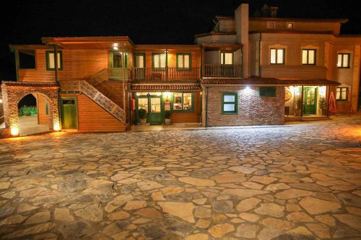 Hotel für 3 Personen, mit Terrasse und Garten sowie Pool und Sauna
