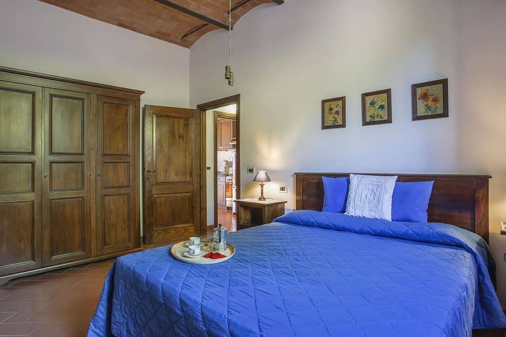 Herrliche Wohnung in einem Ferienhaus für 4 Gäste mit  W-Lan, Pool, Tv und Innenhof in Castelfranco di sopra, Castelfranco Piandiscò (gemeinde)