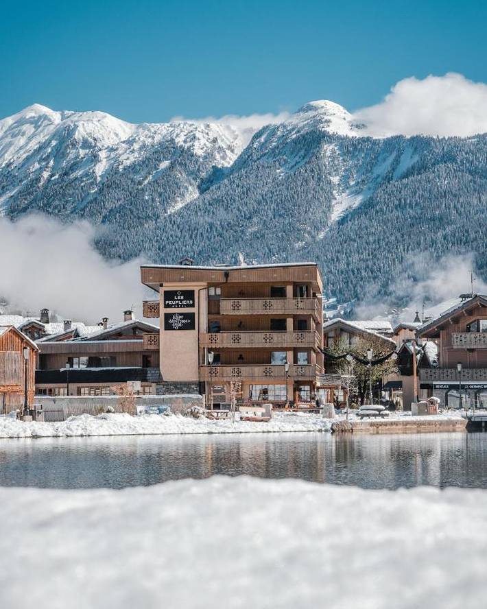 Hôtel pour 2 personnes, avec jacuzzi ainsi que balcon et sauna