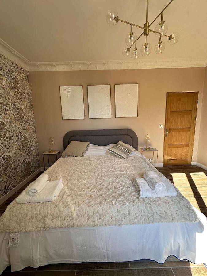 Appartement entier, One-Bedroom Apartment in Enghien-les-Bains, Val-d'Oise