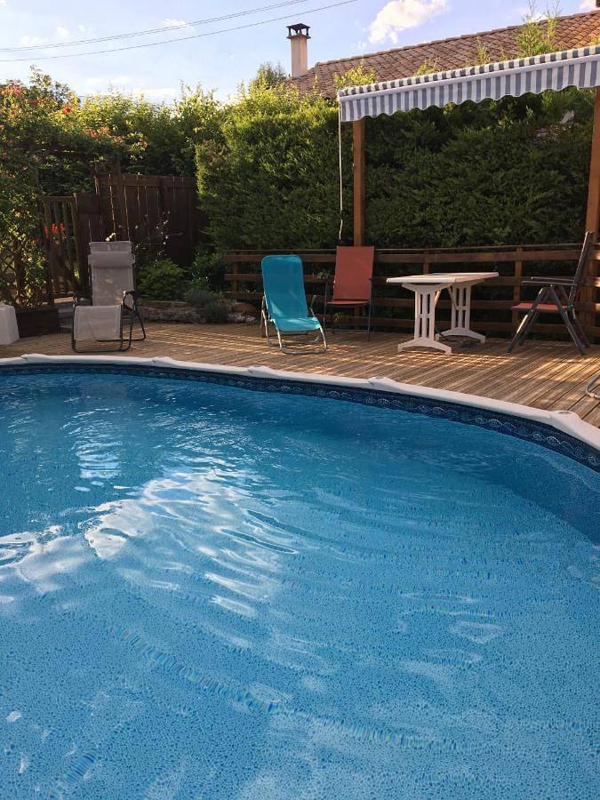 Location de vacances pour 2 personnes, avec terrasse et piscine ainsi que vue et jardin à Die - 3