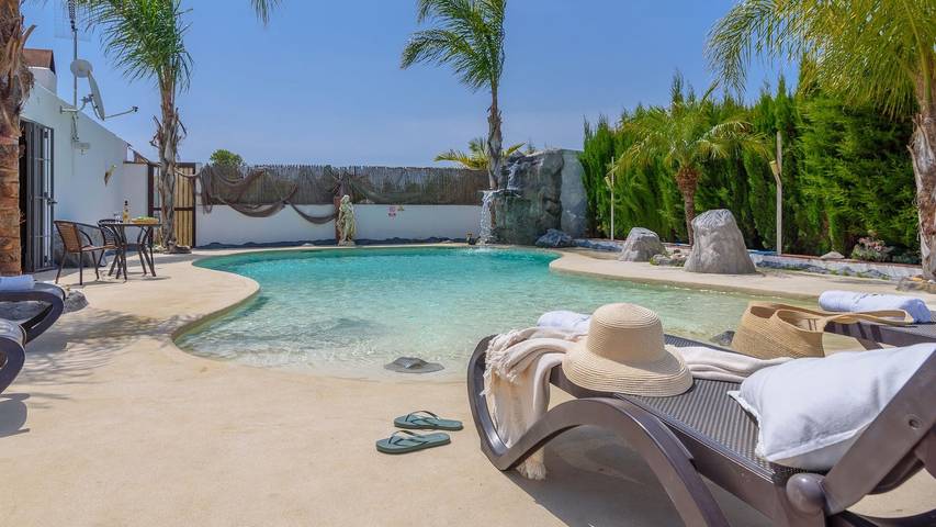 Casa rural para 6 personas, con balcón/terraza y piscina en Nerja