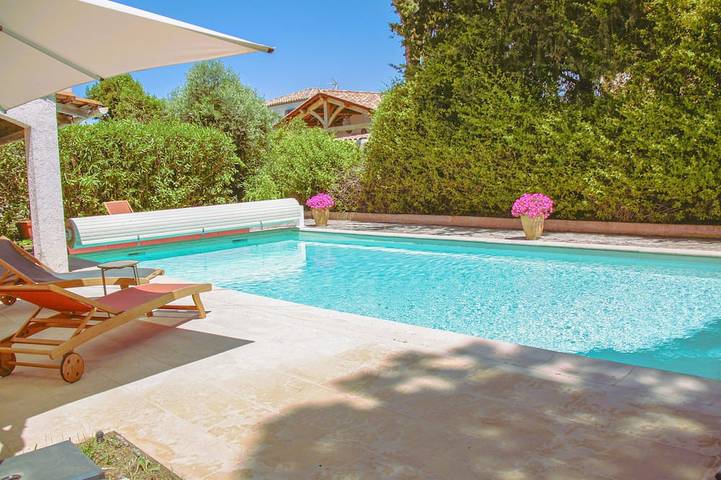 Villa pour 10 personnes, avec Terrasse ainsi que Jardin et Piscine à La Crau