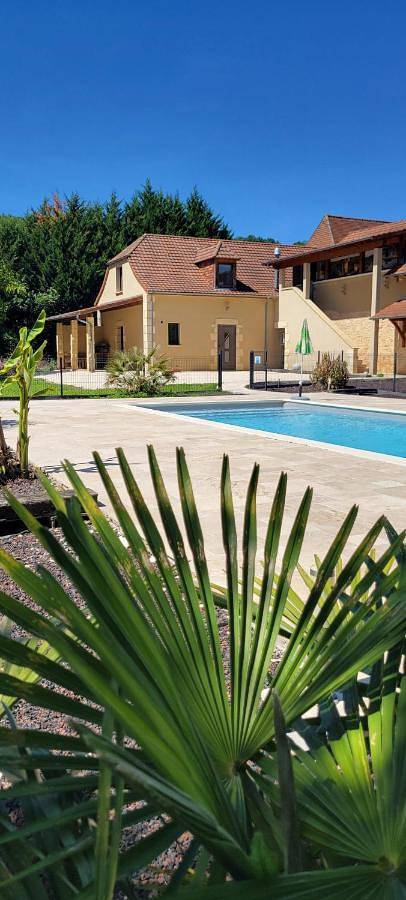 Chambre d’hôte pour 2 personnes, avec terrasse et vue ainsi que jardin et piscine