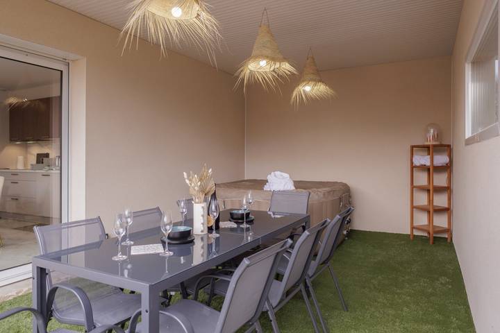 Gîte pour 6 personnes, avec Jacuzzi ainsi que Terrasse et Jardin dans l' Ain - 2