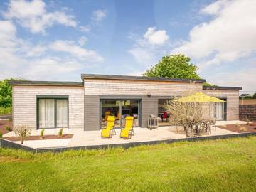 Gîte pour 4 personnes, avec terrasse et jardin à Tréflez