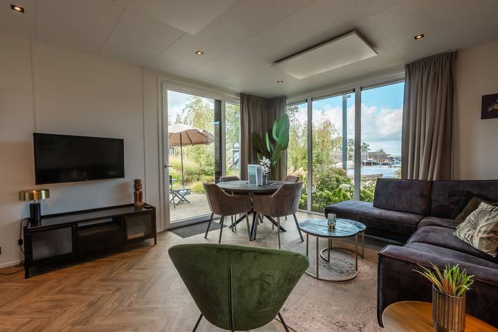 Vakantiepark De Wiedense Meren — Rietland Lodge | 4 Personen in Nationalpark Weerribben-Wieden
