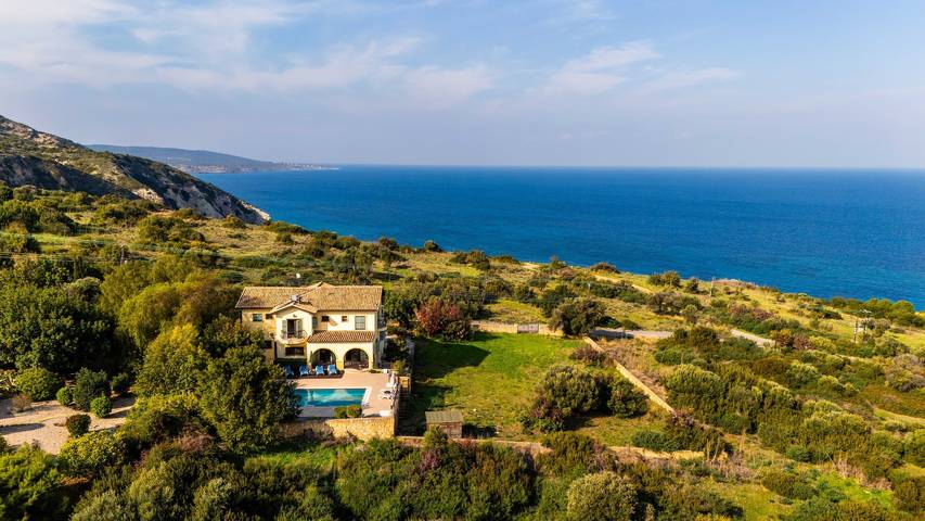 Villa for 8 people, with ocean view and garden as well as terrace and view in Cyprus
