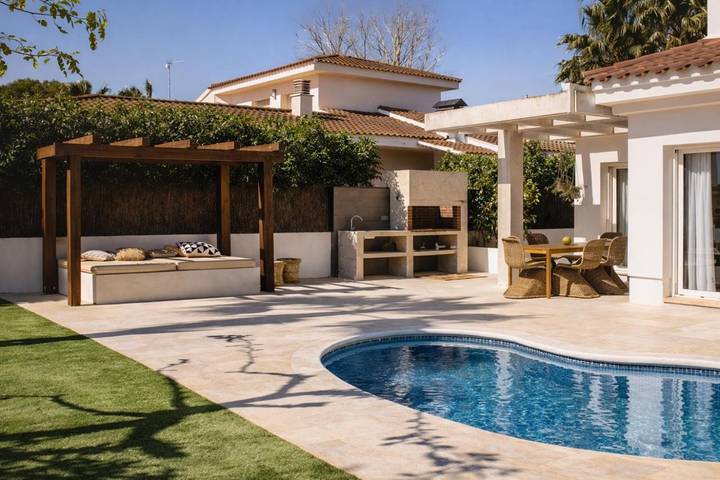 Chalet para 6 personas, con jardín además de piscina y vistas en Delta del Ebro