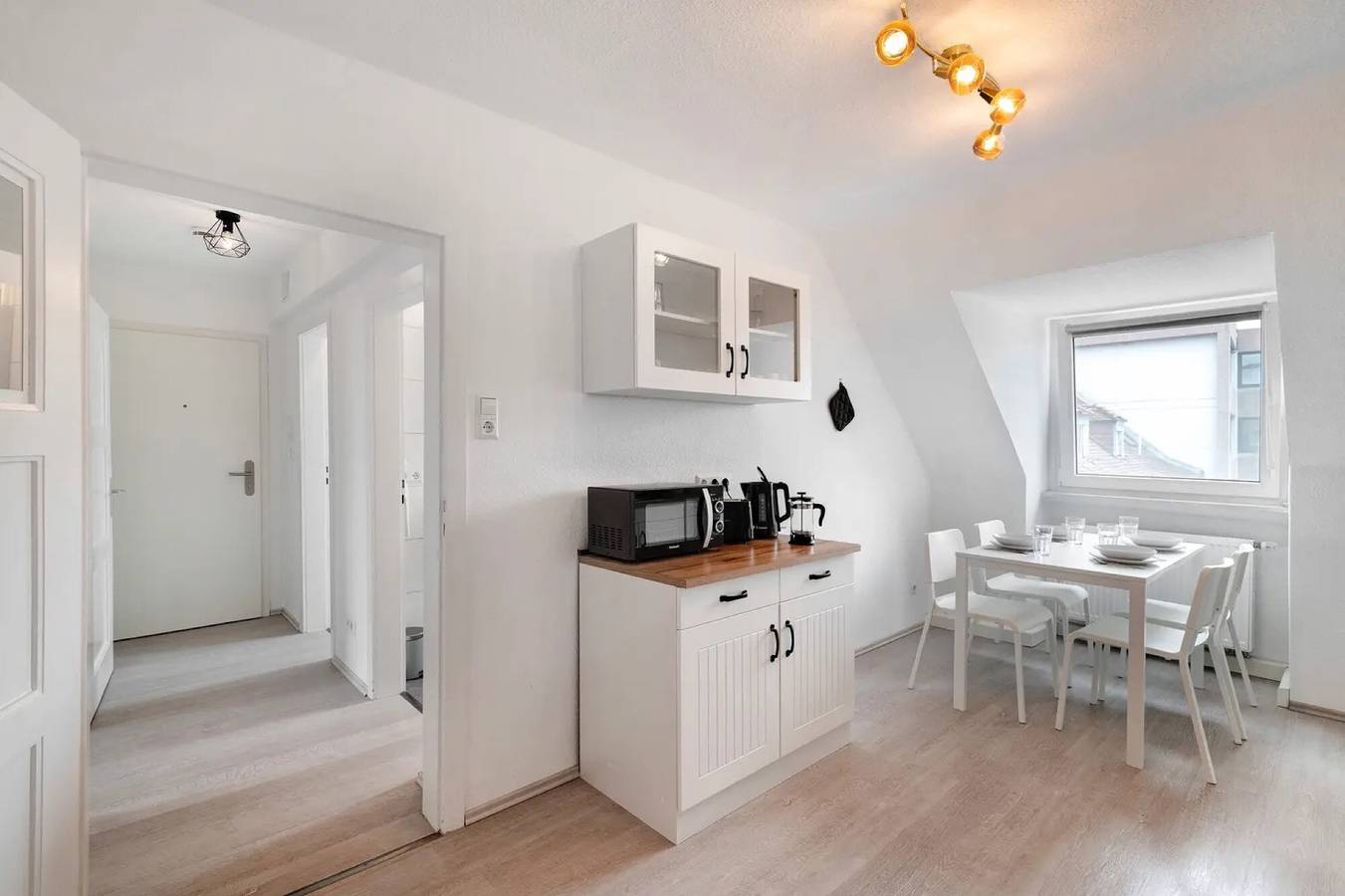 Gesamte Einheit 'Hallerstraße' mit 4 Wohnungen, Balkon und Wlan in Pforzheim, Nordschwarzwald