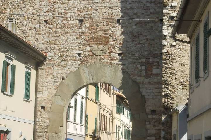 Appartement entier, Charming Home by Ancient Walls in Prato, Province de Prato